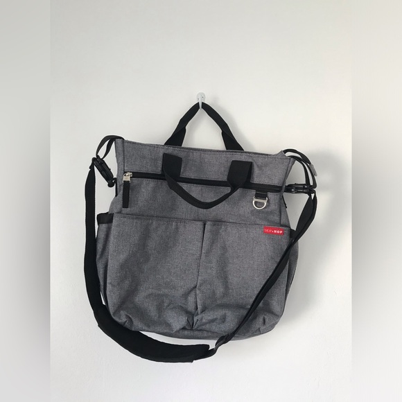 Skip Hop gray baby messenger diaper bag - Picture 1 of 12
